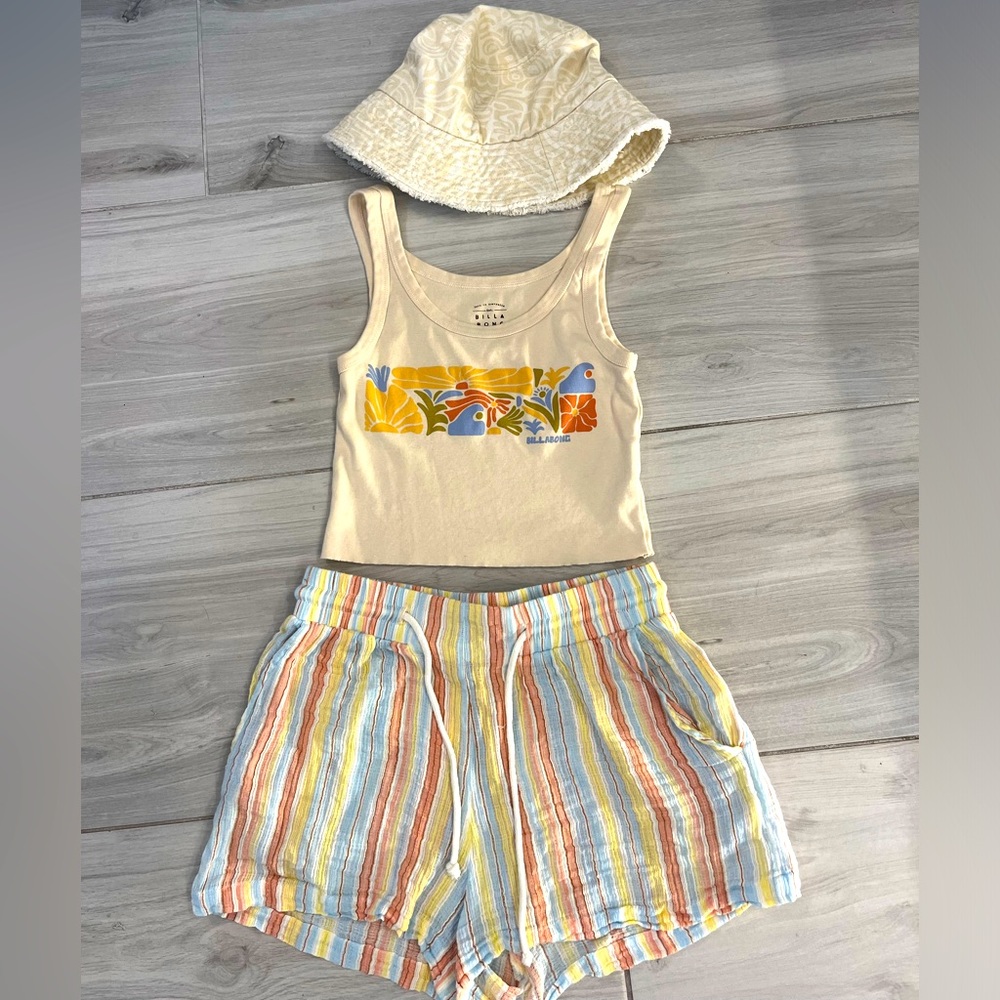 BILLABONG Matching short set with bucket hat. Size M